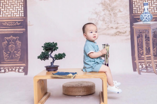 新泰宝宝眼睛肿是什么原因